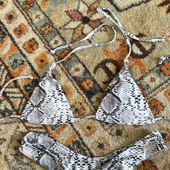 NWT Zaful String Triangle Bikini - Picture 3 of 6